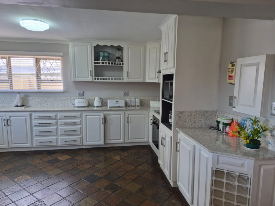 4 Bedroom Property for Sale in Blue Bend Eastern Cape